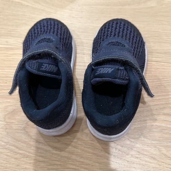 Nike toddler sz 5 sneakers - Picture 2 of 5